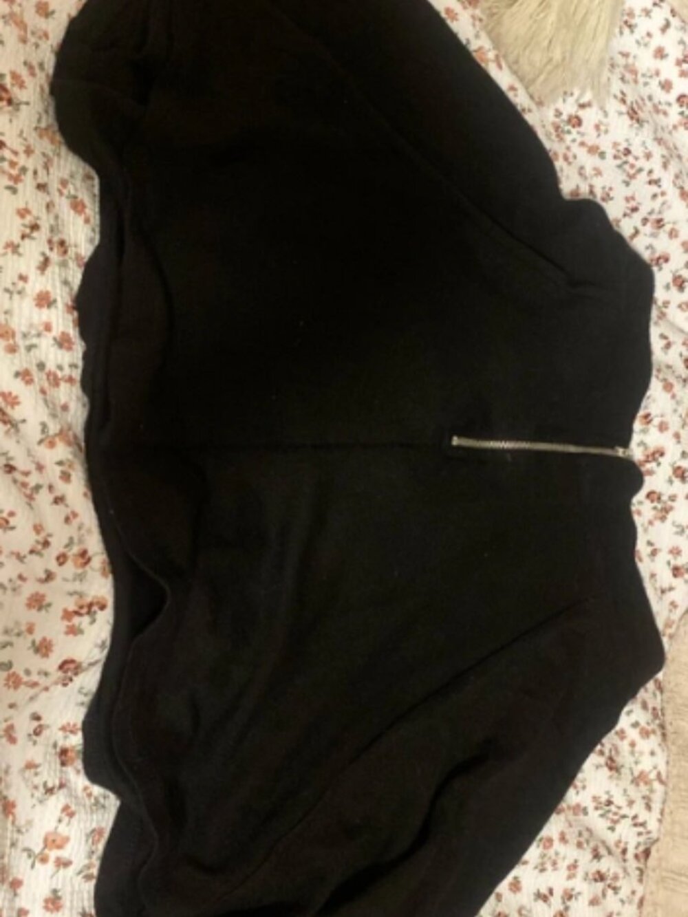 Minimalist black short skirt - Picture 2 of 3